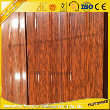 La protuberancia de aluminio del grano de madera más nueva para simular la puerta de madera con las rayas modificadas para requisitos particulares aluminio
